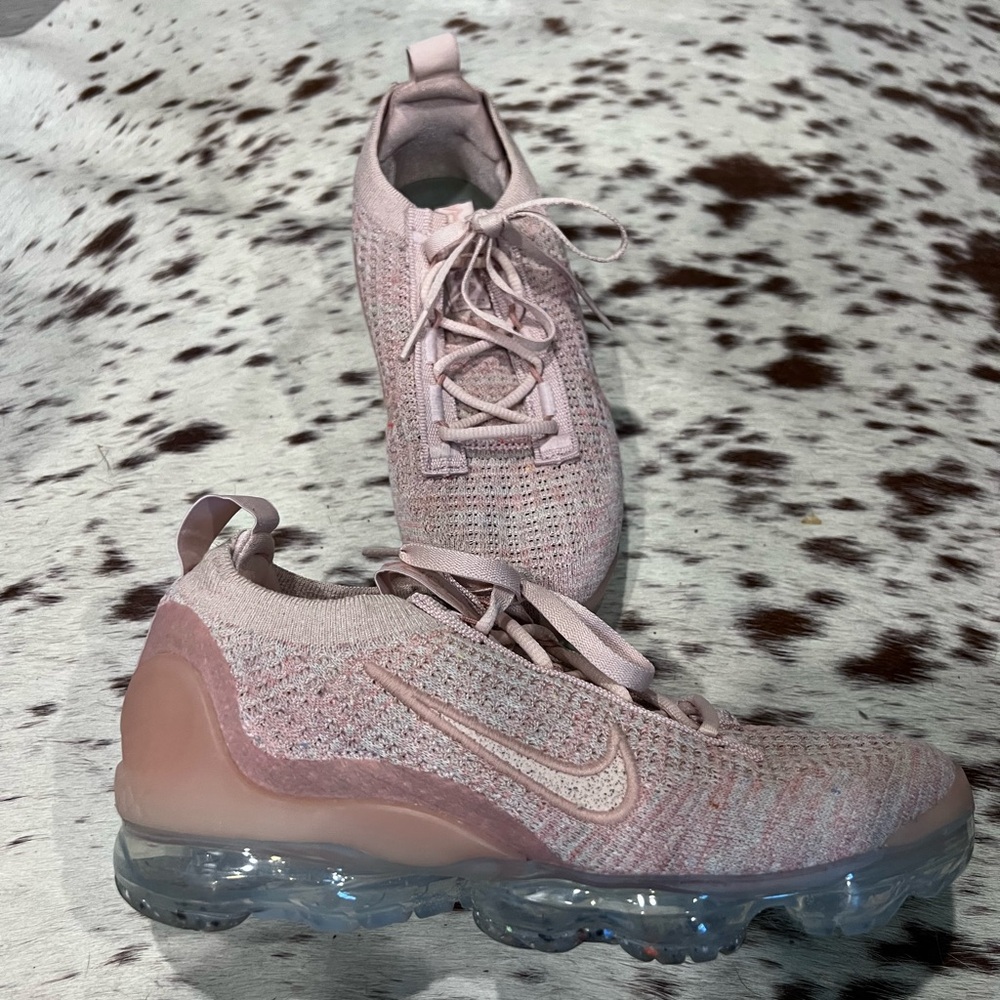 Nike Women's Pink Athletic Shoes